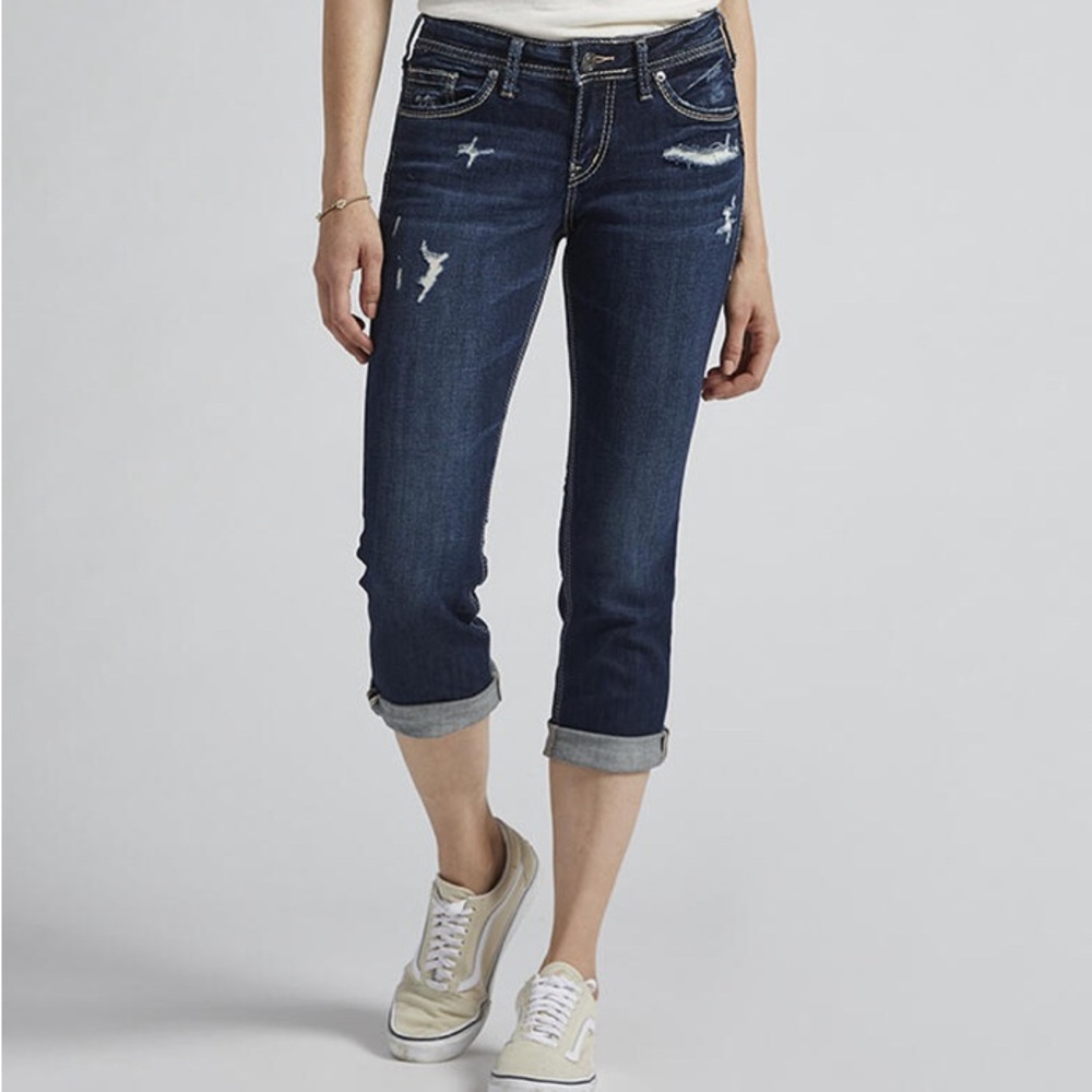 Silver Suki Capri Distressed Jeans Size 28